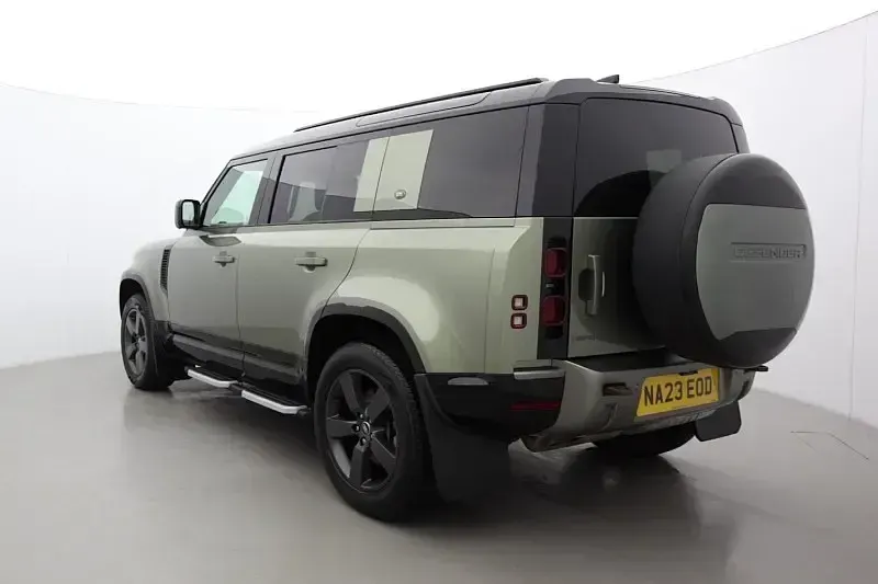 Used Land Rover Defender HSE Dynamic 296 HP (217 kW) 2023 Green SUV