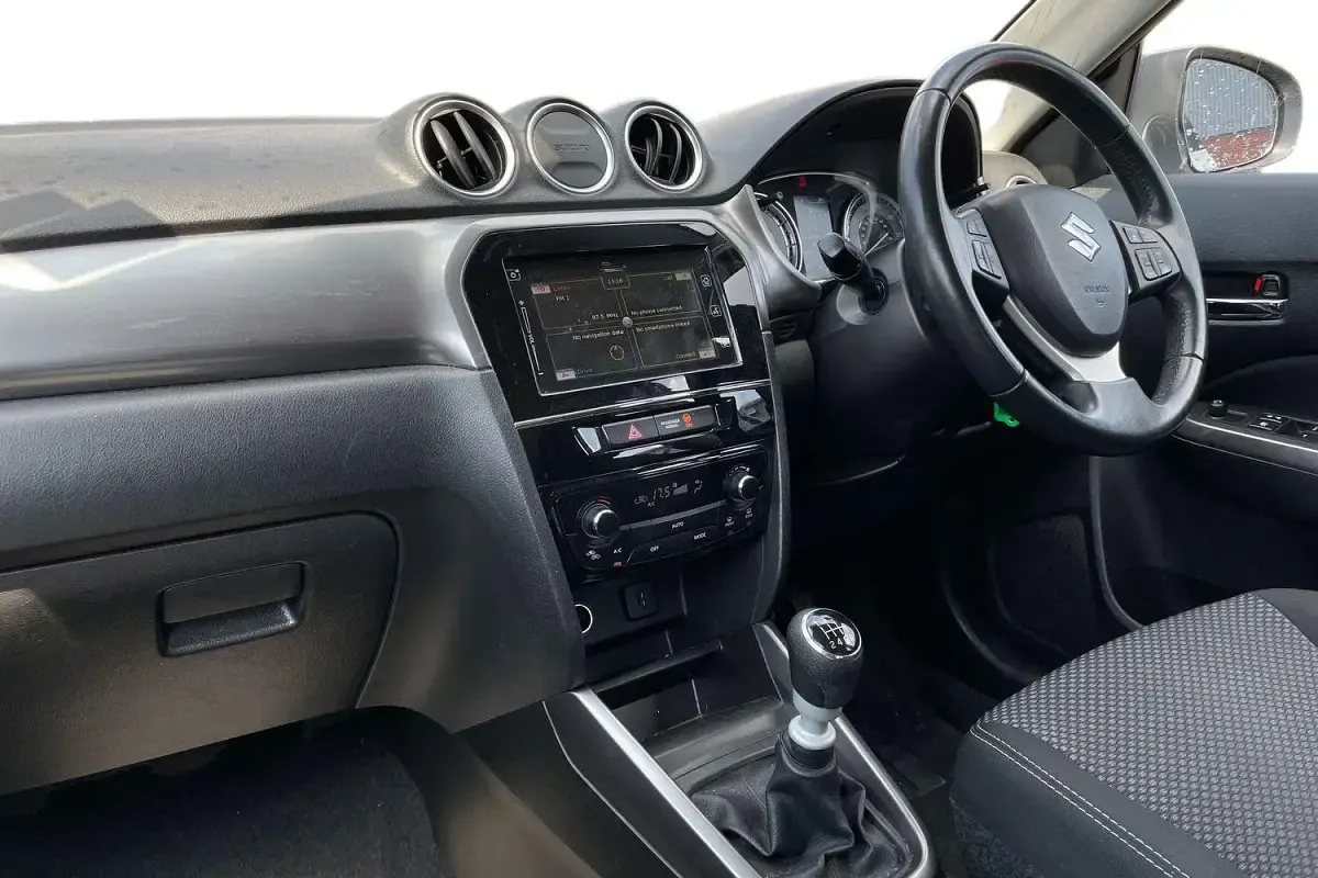 Used Suzuki Vitara SZ-T 129 HP (94 kW) 2021 White SUV