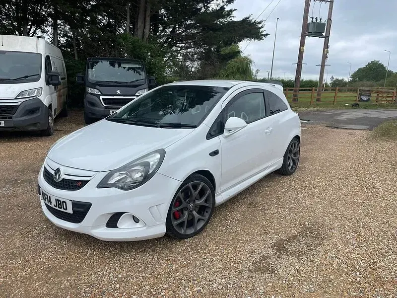 Used Vauxhall Corsa 205 HP (150 kW) 2014 White Hatchback