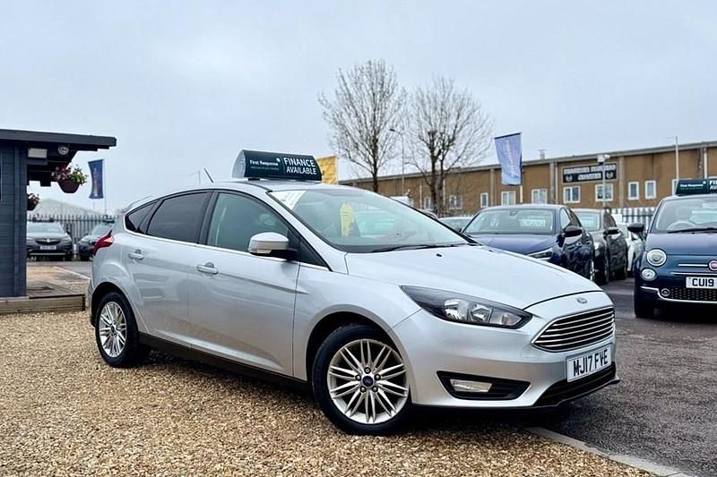 Used Ford Focus Zetec 120 HP (88 kW) 2017 Silver Hatchback