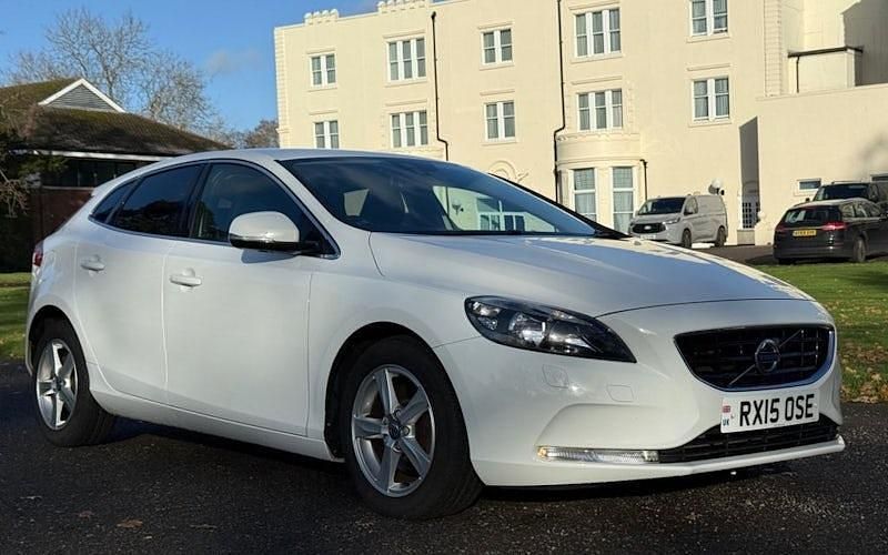 White Used 2015 Volvo V40 SE Hatchback | £6,995 (Fair price) - Image 1/4