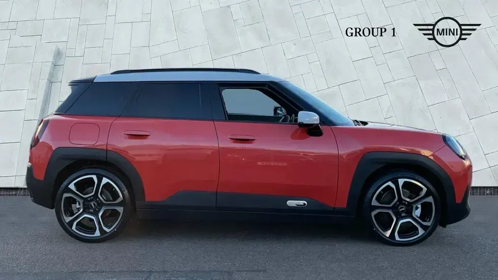 Used Mini Aceman Exclusive 135 kW (184 HP) 2025 Rebel red SUV