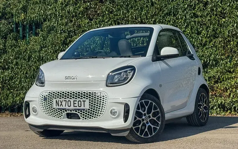 Used Smart ForTwo Electric Drive Prime Exclusive 60 kW (82 HP) 2020 White Cabriolet