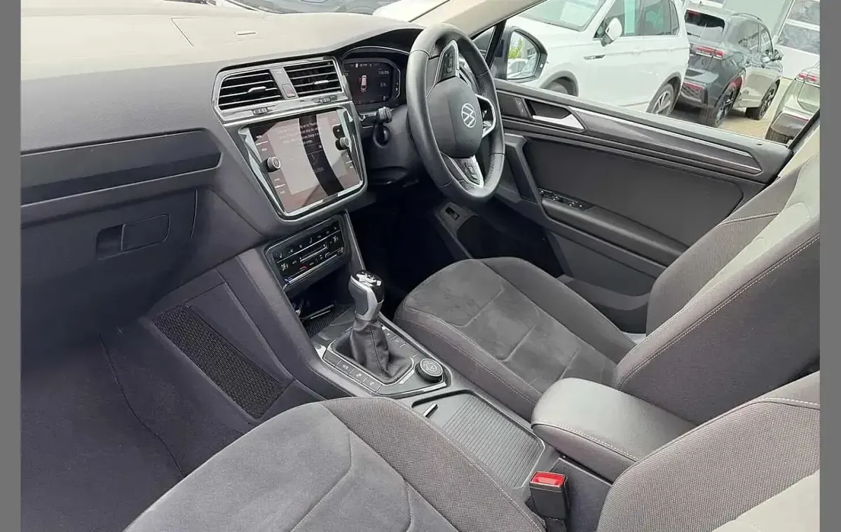 Używany VW Tiguan Elegance 190 KM (139 kW) 2023 Szary SUV