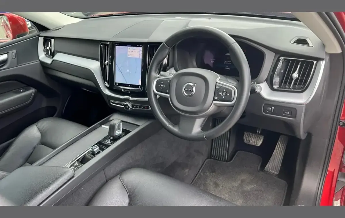 Usado Volvo XC60 Momentum 197 HP (144 kW) 2022 Vermelho SUV