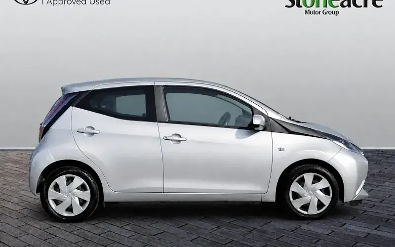 Used Toyota Aygo X-play 69 HP (50 kW) 2017 Silver Hatchback