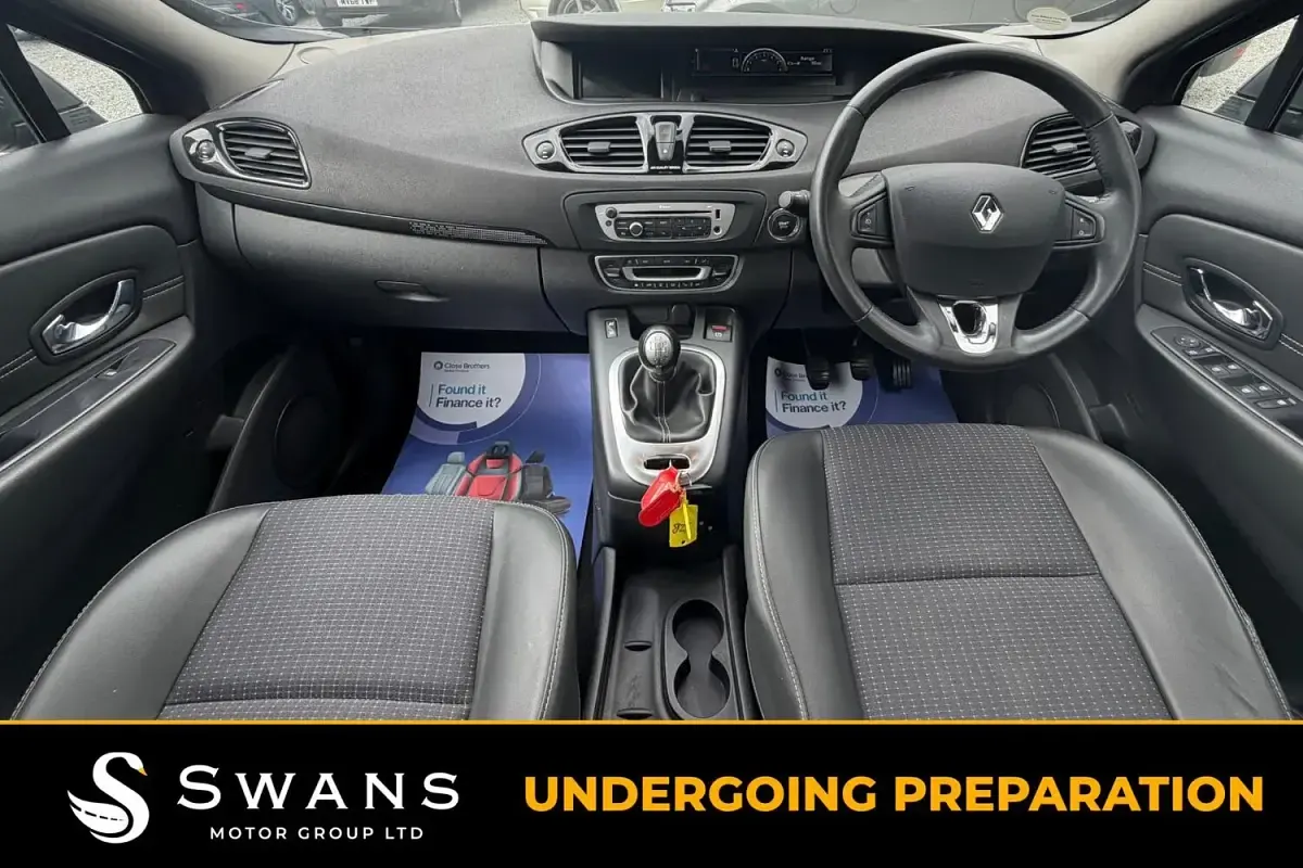 Used Renault Scénic III Dynamique 110 HP (80 kW) 2013 Red MPV