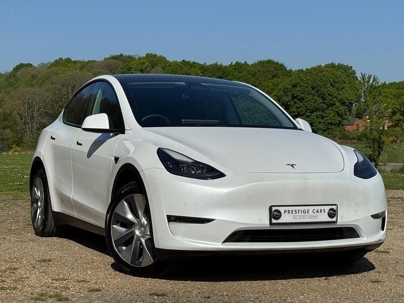 White Used 2022 Tesla Model Y Long Range AWD SUV | £24,999 (A bit pricey) - Image 1/4