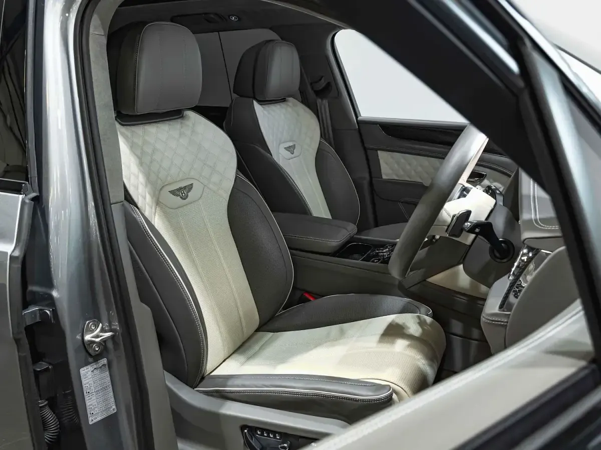 Used Bentley Bentayga 550 HP (404 kW) 2024 Grey SUV