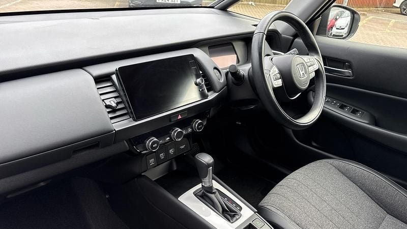 Used Honda Jazz Hybrid 109 HP (80 kW) 2021 White Hatchback