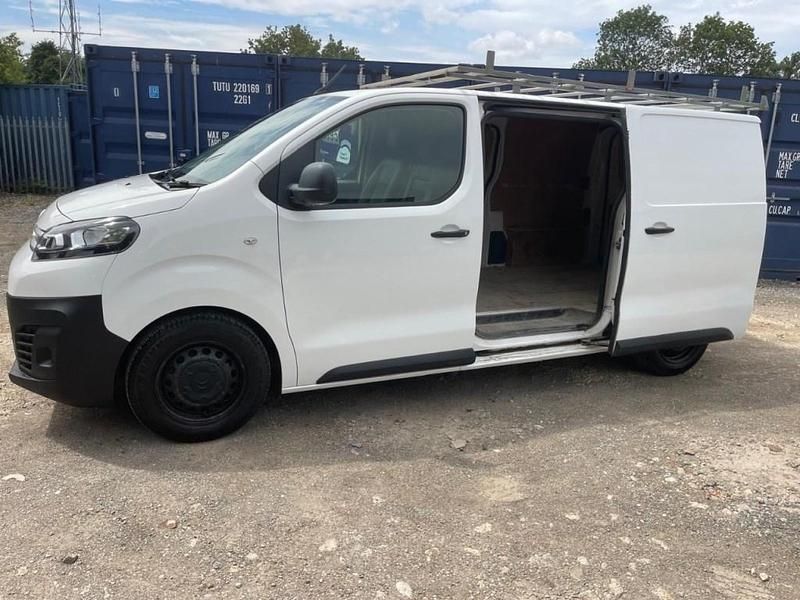 Used Citroën Dispatch 2019 White MPV