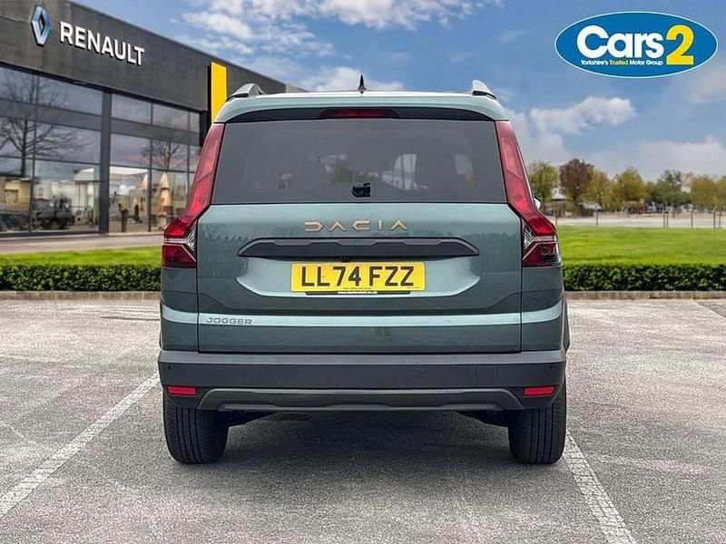 Used Dacia Jogger Extreme 110 HP (80 kW) 2024 Green MPV