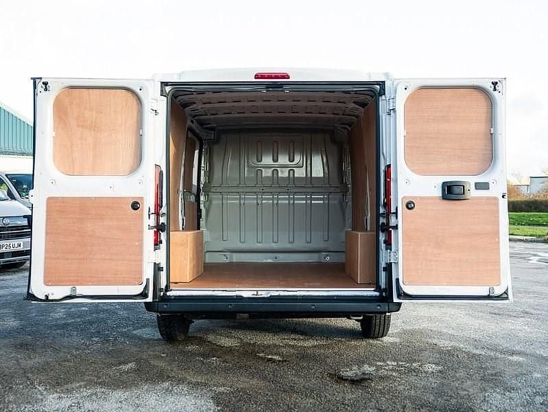 Used Peugeot Boxer 120 HP (88 kW) 2021 White Van