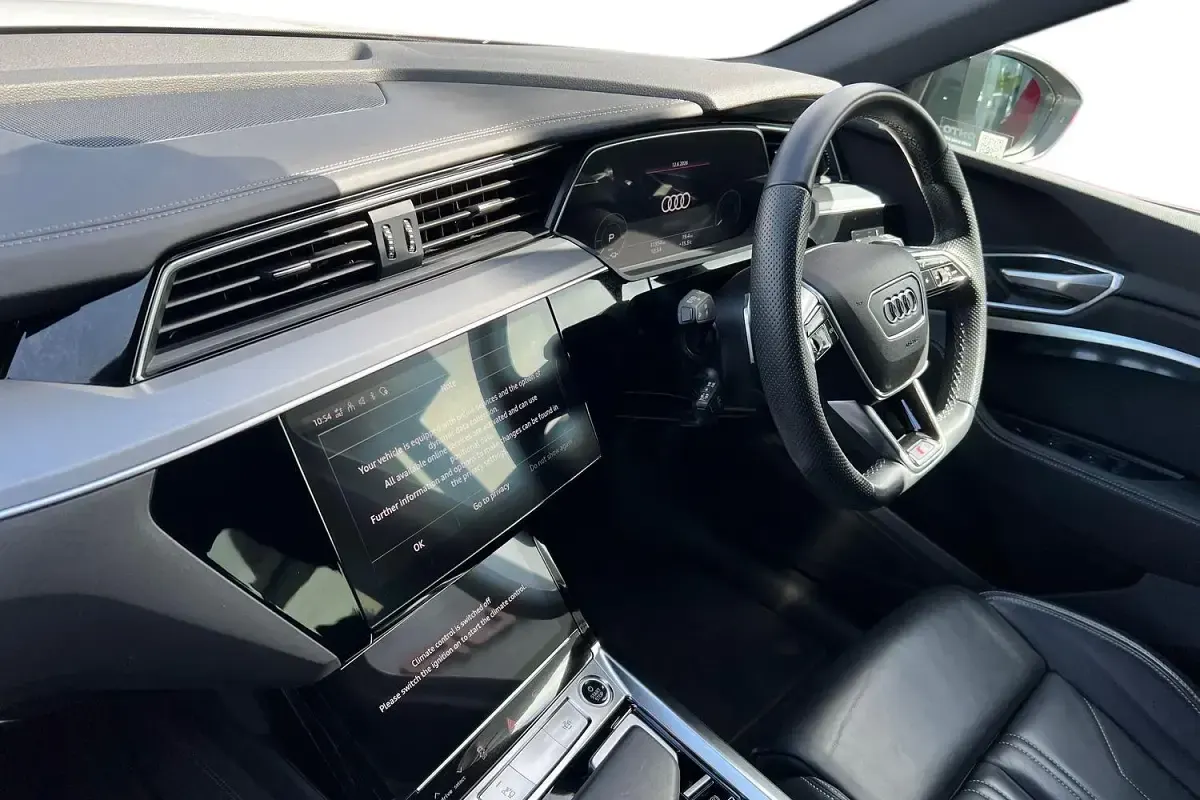 Used Audi e-tron Black Edition 300 kW (408 HP) 2022 Glacier white SUV