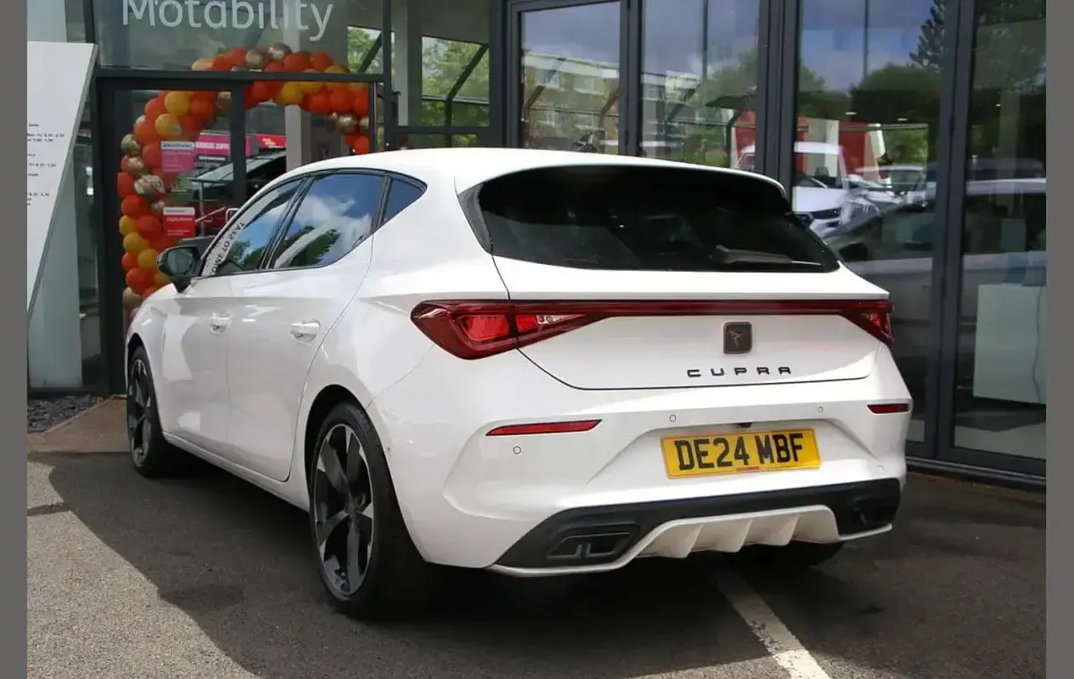 Used Cupra Leon 150 HP (110 kW) 2024 White Hatchback