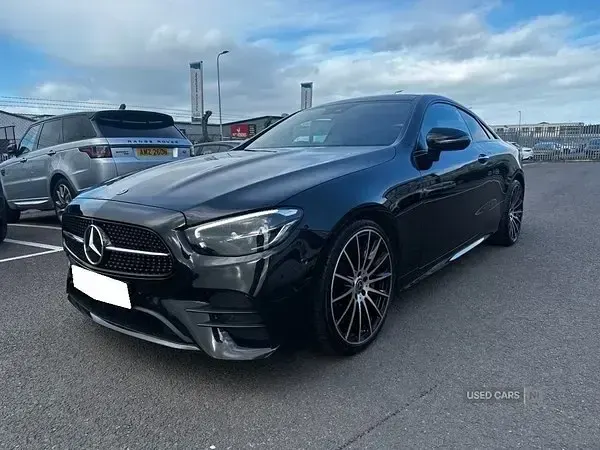 Usado Mercedes E300 AMG line 258 HP (189 kW) 2022 Preto Coupé