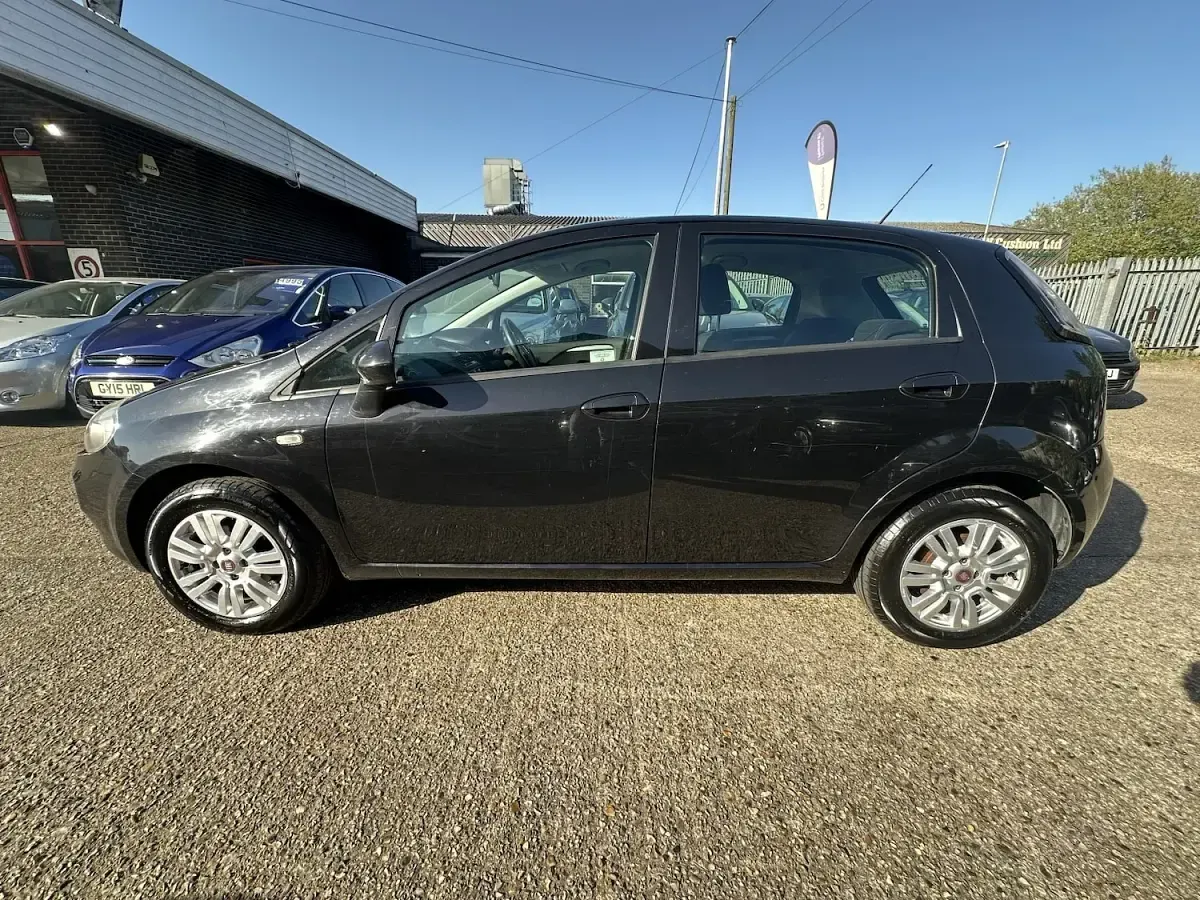 Used Fiat Punto Easy 77 HP (56 kW) 2013 Black Hatchback