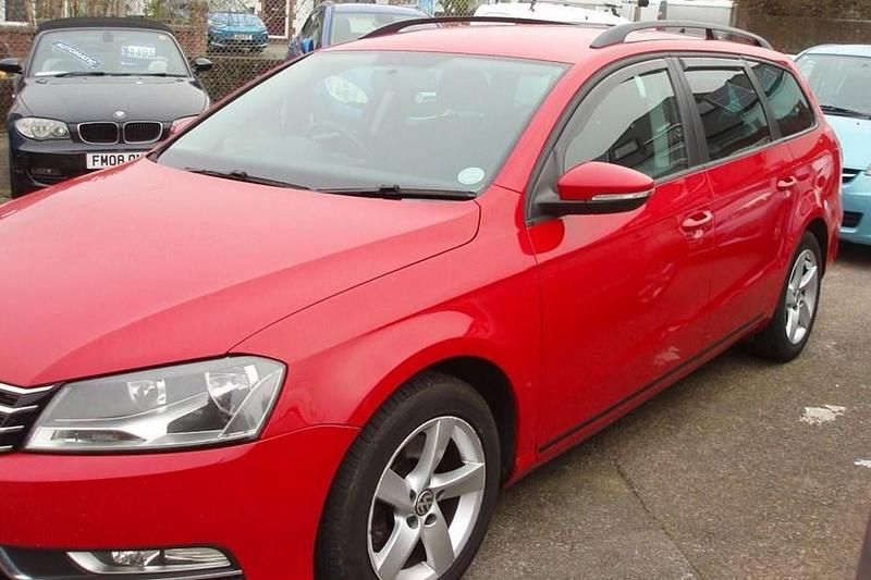 Used VW Passat S 140 HP (102 kW) 2014 Red Estate