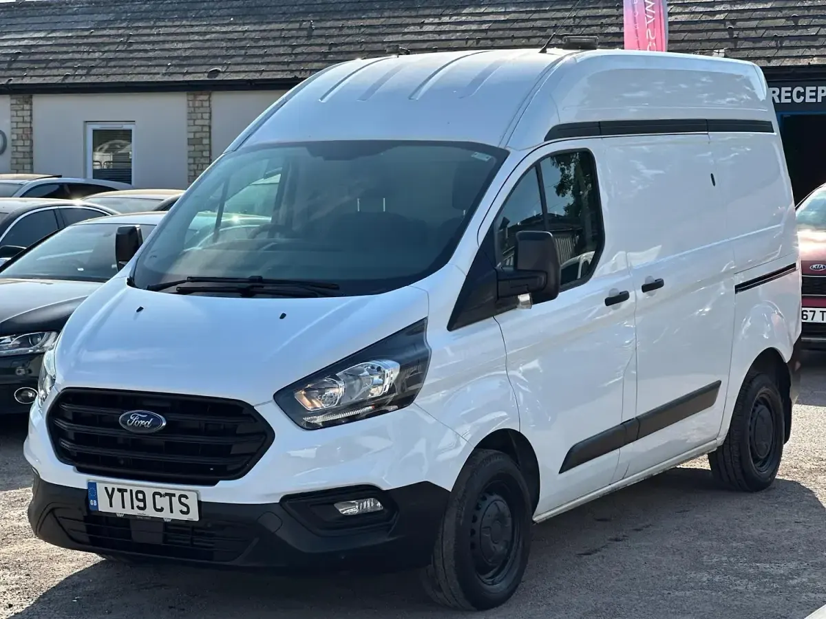 Used Ford Transit Custom 105 HP (77 kW) 2019 White Van