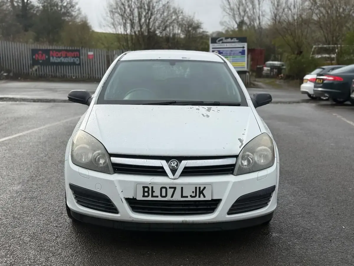 Used Vauxhall Astra Club 90 HP (66 kW) 2007 White Van
