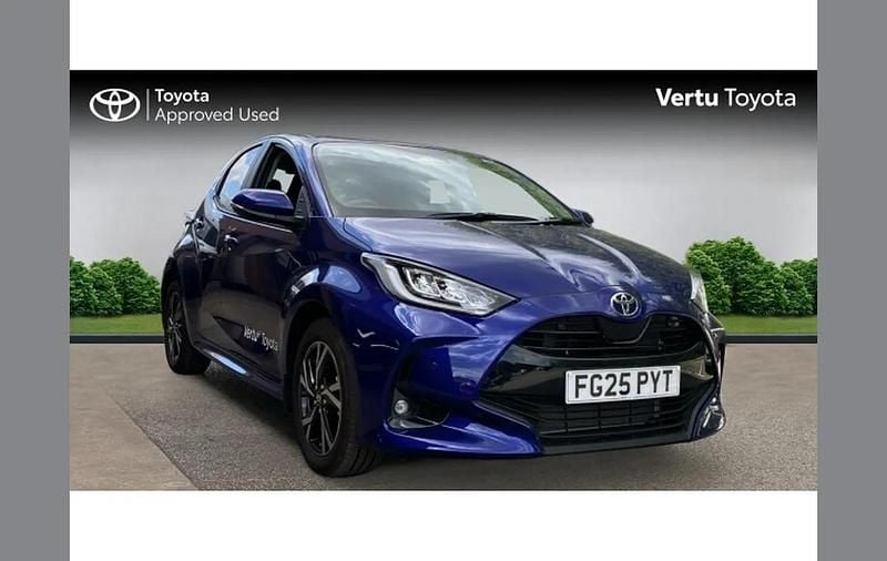 Other New 2025 Toyota Yaris Hybrid Design Hatchback | £20,995 (A bit pricey) - Image 1/4