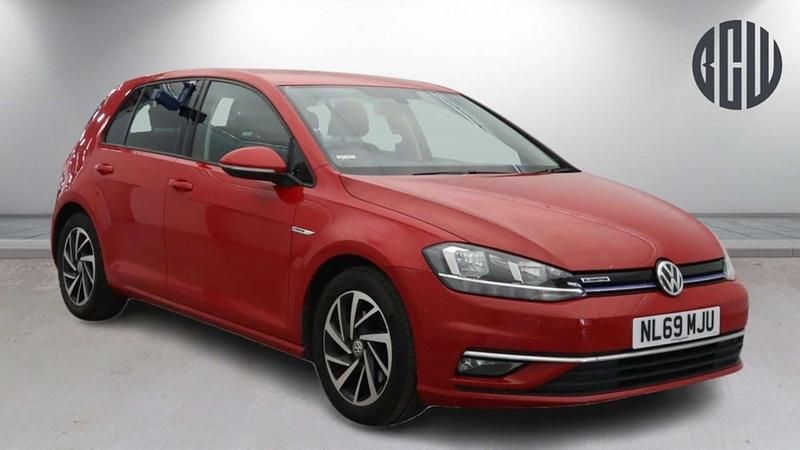 Begagnad VW Golf VII Match 130 HK (95 kW) 2019 Röd Halvkombi