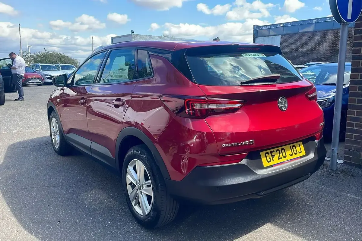 Used Vauxhall Grandland X S 130 HP (95 kW) 2020 Red SUV