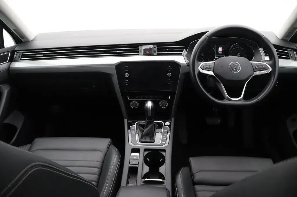 Used VW Passat SEL 150 HP (110 kW) 2022 Black Estate