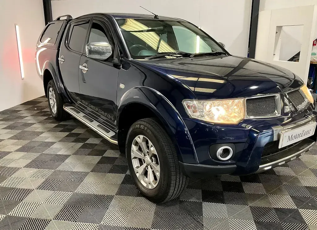 Second-hand Mitsubishi L200 176 CP (129 kW) 2011 Albastru Pickup