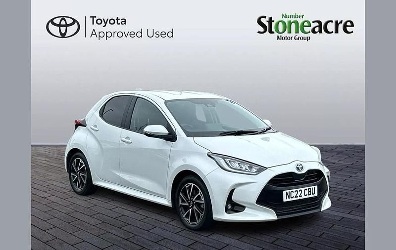 White Used 2022 Toyota Yaris Hybrid Design Hatchback | £17,000 (Fair price) - Image 1/2
