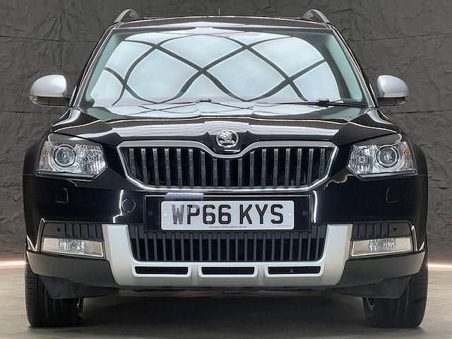 Used Skoda Yeti LAURIN & KLEMENT 150 HP (110 kW) 2016 Black SUV
