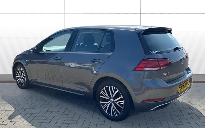 Używany VW Golf VII SE 131 KM (96 kW) 2018 Szary Hatchback