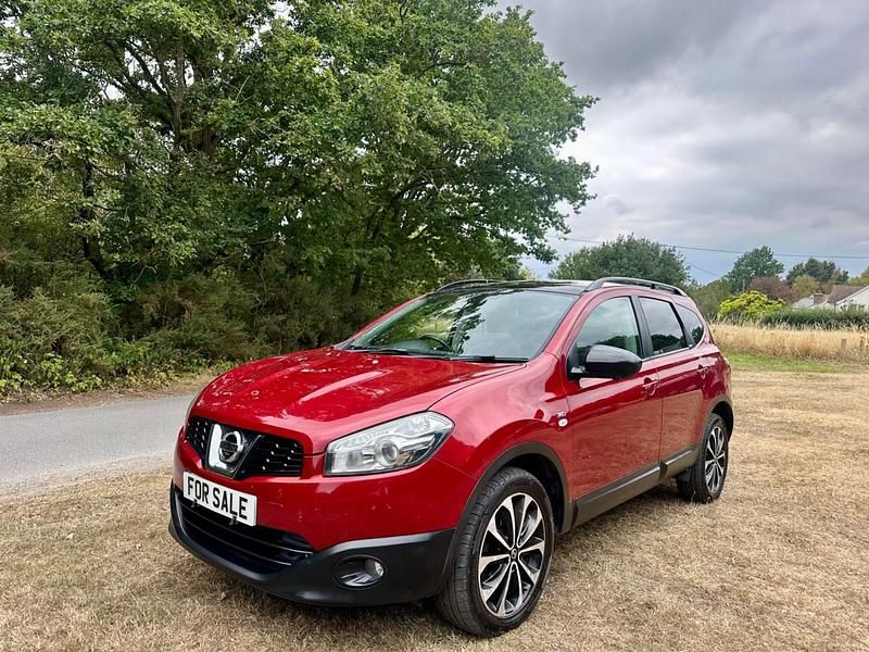 Red Used 2013 Nissan Qashqai +2 360º SUV | £2,200 (Fair price) - Image 1/4
