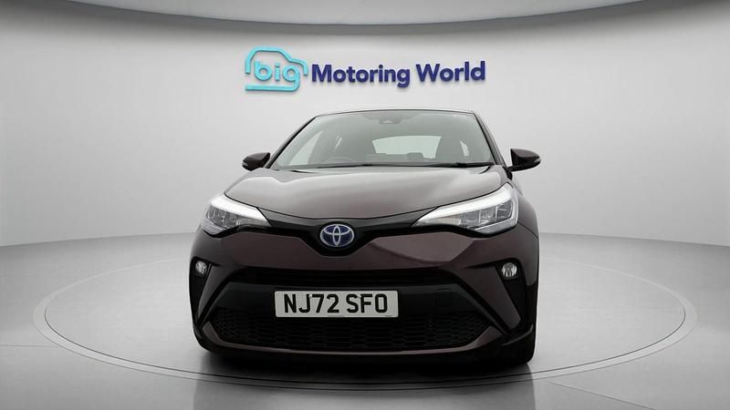 Used Toyota C-HR 121 HP (88 kW) 2022 Mauve/purple SUV