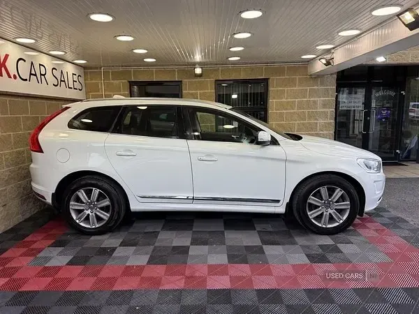 Usado Volvo XC60 SE Lux 220 CV (161 kW) 2015 Blanco SUV