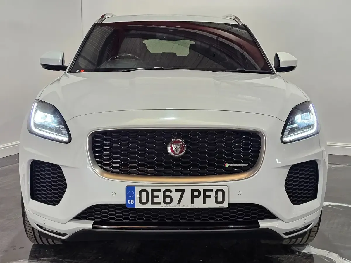 Usado Jaguar E-Pace R-Dynamic 150 HP (110 kW) 2017 Branco SUV