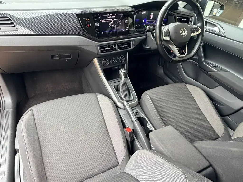Begagnad VW Polo S 95 HK (69 kW) 2023 Svart Halvkombi