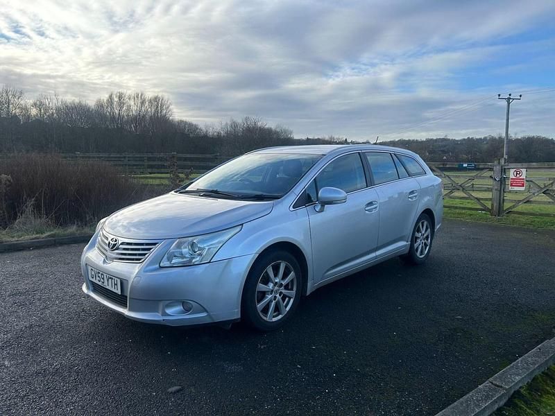 Second-hand Toyota Avensis 2010 Argintiu Break