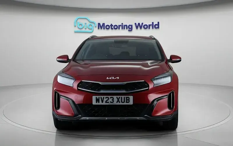 Usado Kia XCeed 141 HP (103 kW) 2023 Vermelho SUV