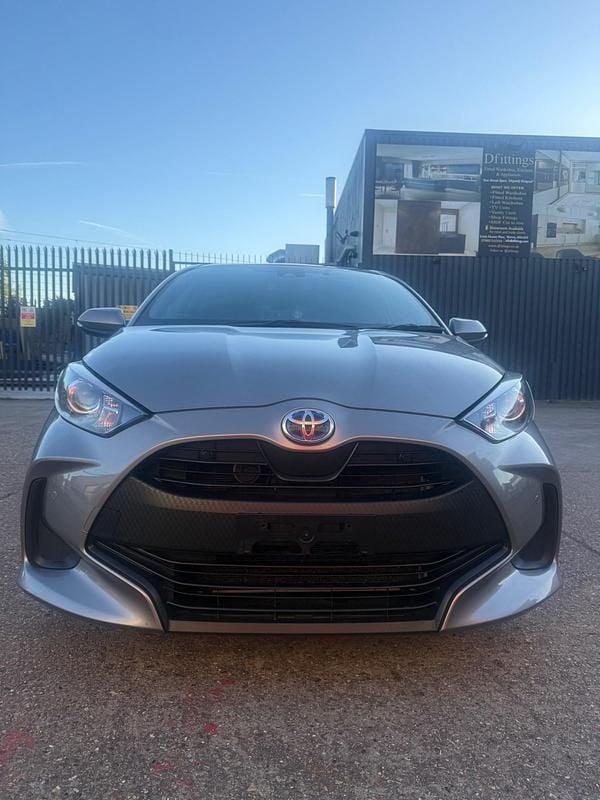Second-hand Toyota Yaris Hybrid Design 2020 Gri Hatchback