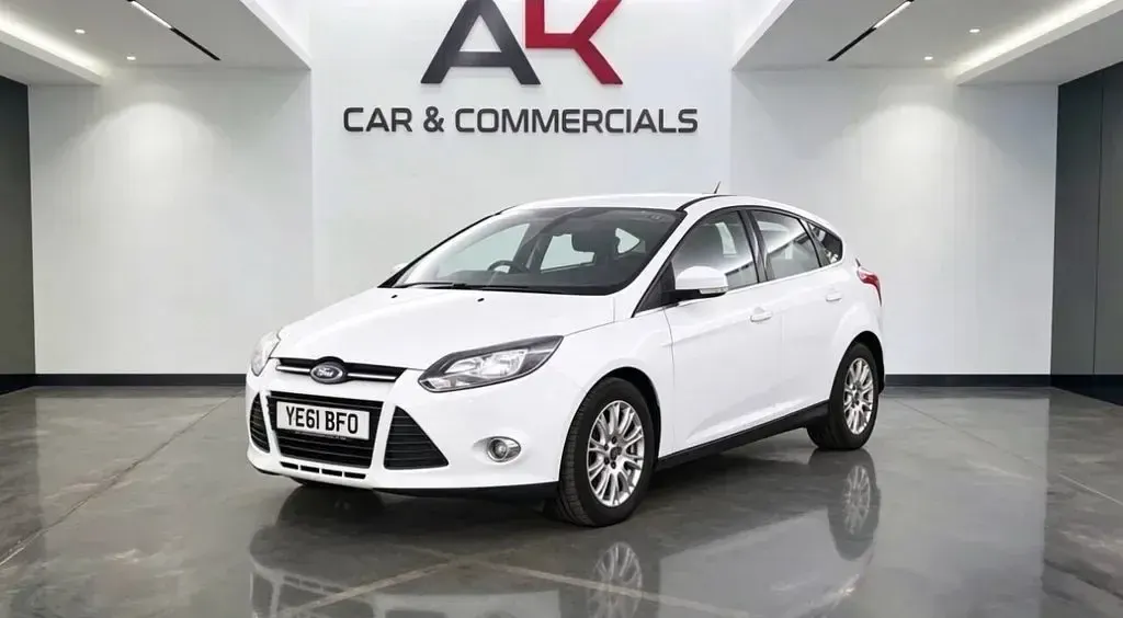Used Ford Focus Titanium 136 HP (100 kW) 2011 White Hatchback