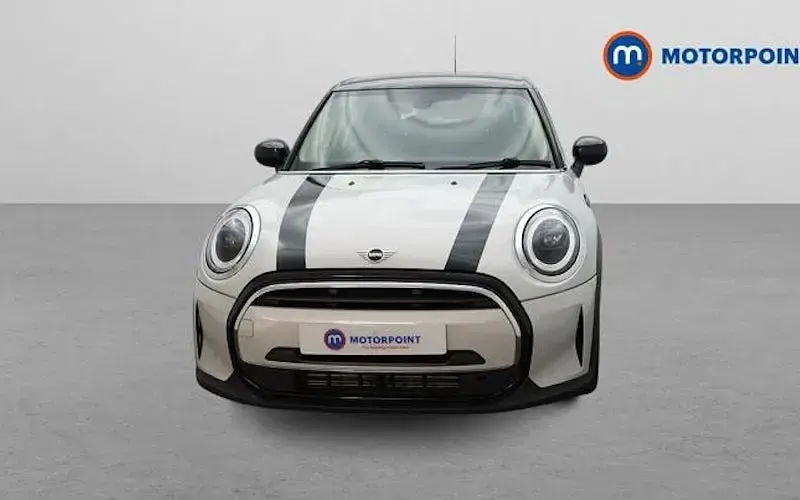 Usado Mini Cooper Classic 136 CV (100 kW) 2022 Plateado Utilitario