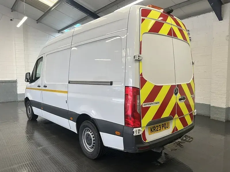 Used Mercedes Sprinter Progressive 148 HP (108 kW) 2023 White Van