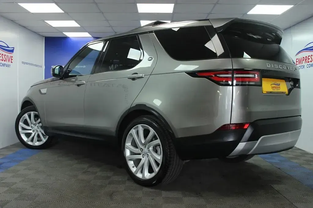 Used Land Rover Discovery HSE Luxury 240 HP (176 kW) 2018 Silver SUV