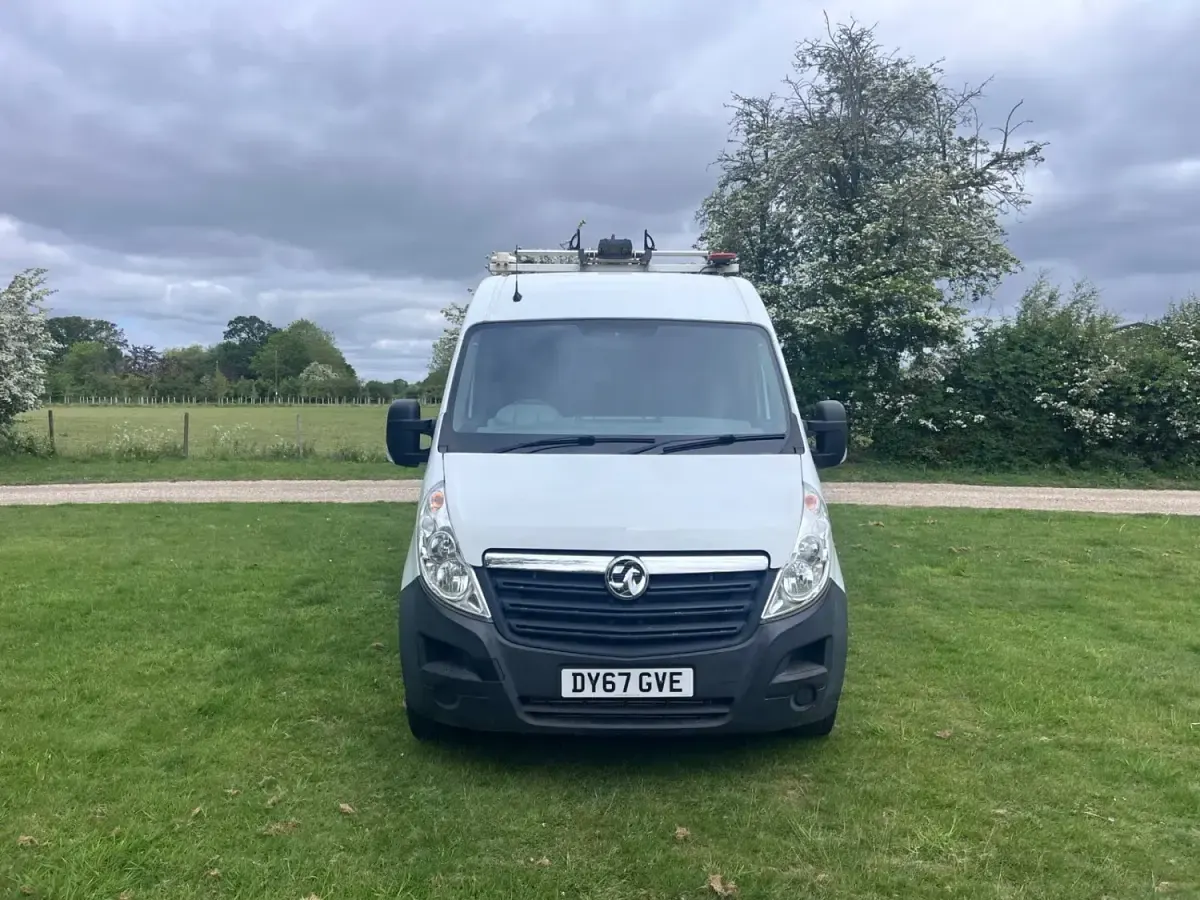 Używany Vauxhall Movano 130 KM (95 kW) 2018 Biały Minivan