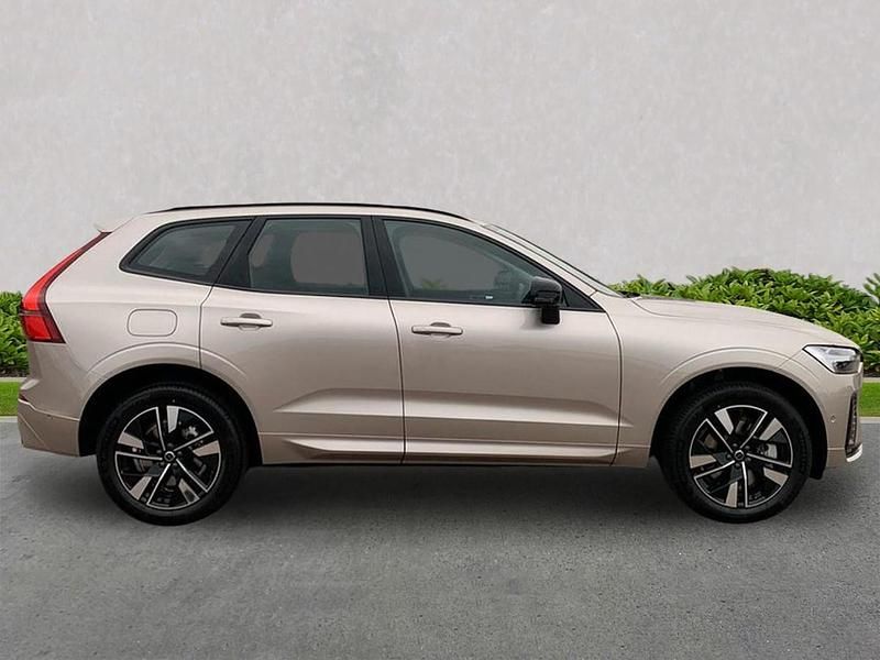 Used Volvo XC60 Plus 247 HP (181 kW) 2025 Gold SUV