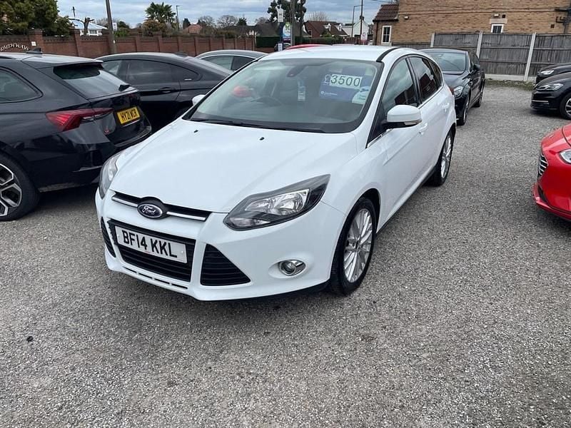 Used Ford Focus Zetec 125 HP (91 kW) 2014 White Hatchback
