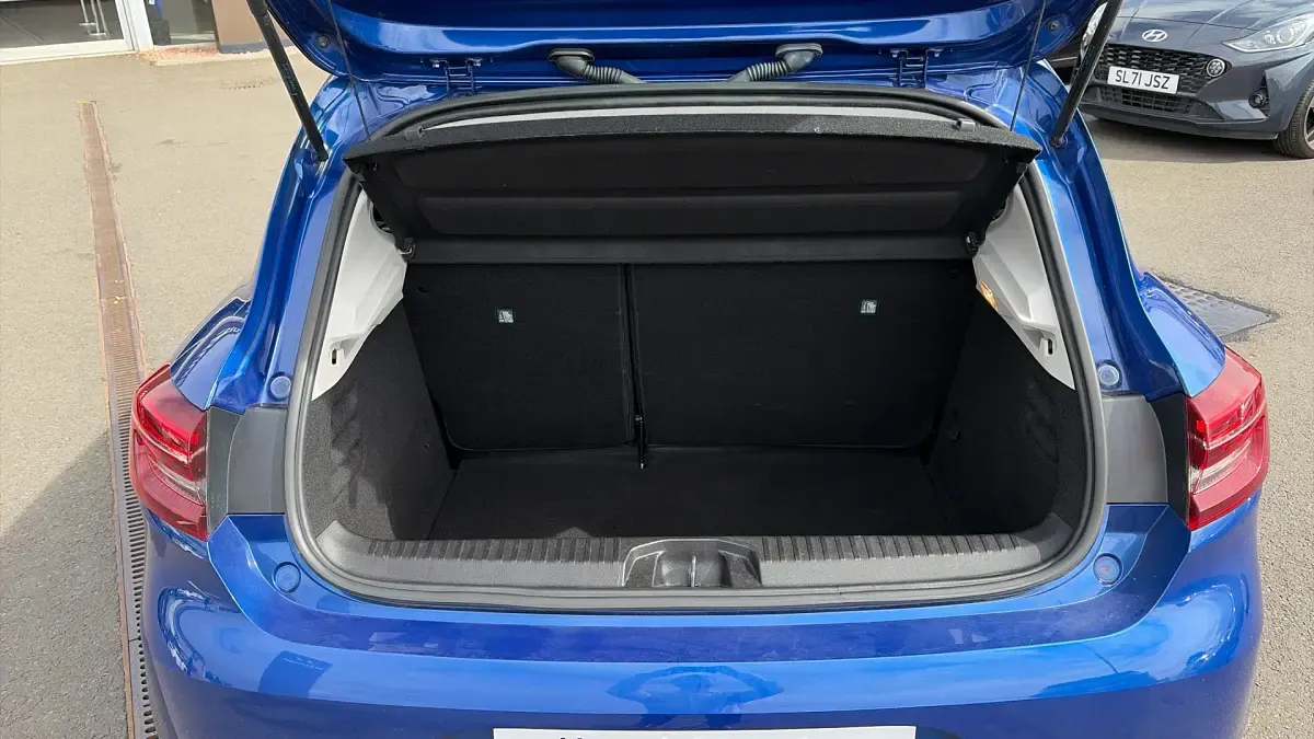 Used Renault Clio Iconic 90 HP (66 kW) 2022 Blue Hatchback