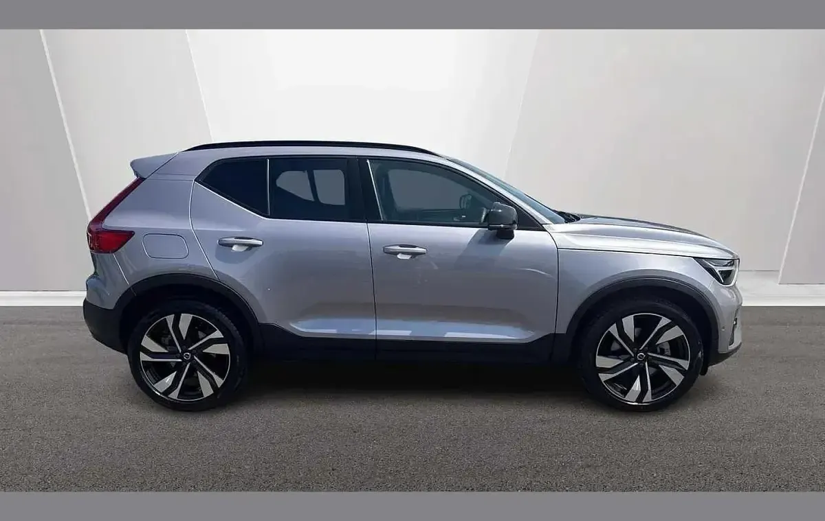 Used Volvo XC40 Ultra 194 HP (142 kW) 2025 Silver SUV