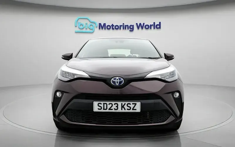 Used Toyota C-HR 122 HP (89 kW) 2023 Purple SUV